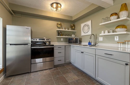 Carbondale Apartment | Converted Historic Suite · Full Kitchen, 3rd Flr