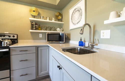 Carbondale Apartment | Converted Historic Suite · Full Kitchen, 3rd Flr
