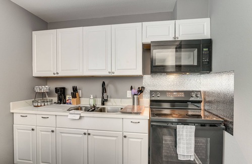 Fresno Condo | Converted Rec Room! Suburban Houston Carriage Home