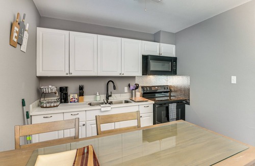 Fresno Condo | Converted Rec Room! Suburban Houston Carriage Home