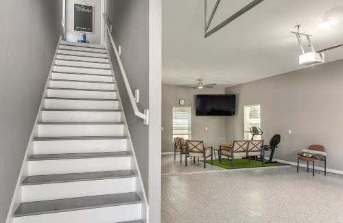 Fresno House | Converted Rec Room! Suburban Houston Carriage Home