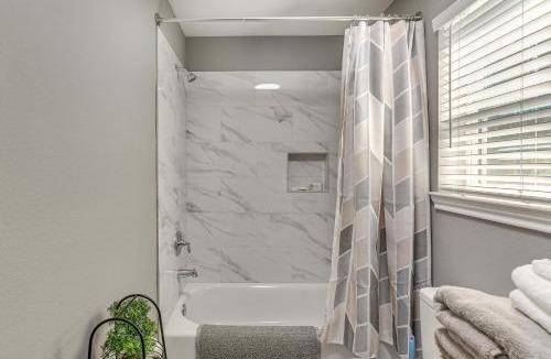 Fresno House | Converted Rec Room! Suburban Houston Carriage Home