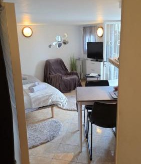 La Ferte-Gaucher Apartment | Convivial Studio meublé avec piscine partagée