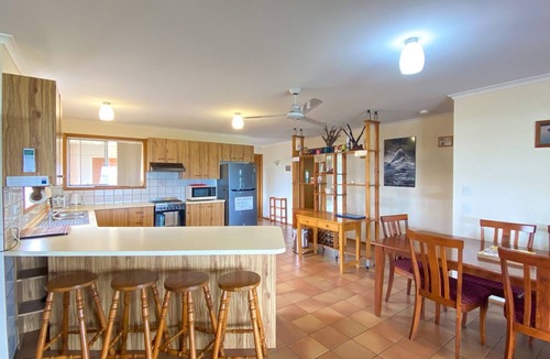 Burrum Heads House | Conway - Burrum Heads- Riverfront - 3BR- Aircon-Pets Welcome