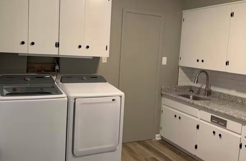 Conway House | Conway White House: Sleeps 18, Game Room, Pool