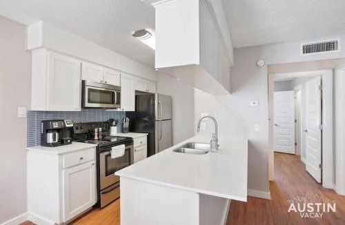 Hyde Park Apartment | Cook and Gather Around in a Fully Equipped Apartment