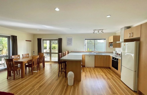 Cooks Beach Apartment | Cooks Beach Resort