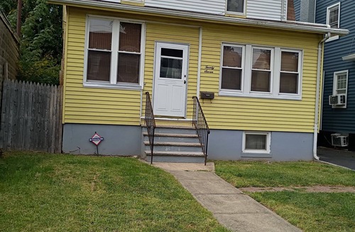 Irvington House | Cool 1 room with AC in charming Irvington