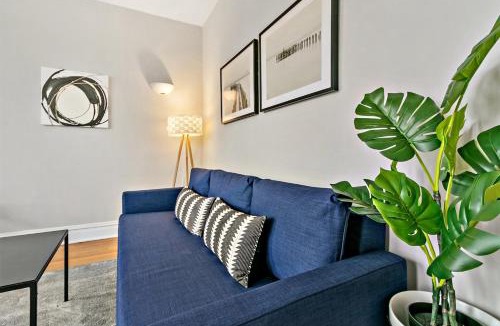 Wrigleyville Apartment | Cool 2BR Apartment close to Fun City - Grace 2