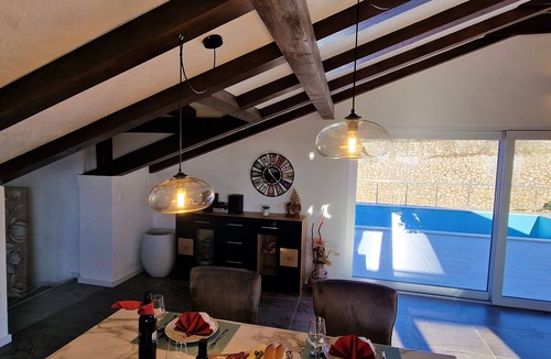Bakar House | Cool 3-bedroom house with AC in charming Praputnjak