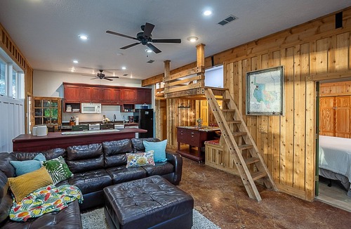 Brookeland House | Cool Breez Waterfront Getaway!