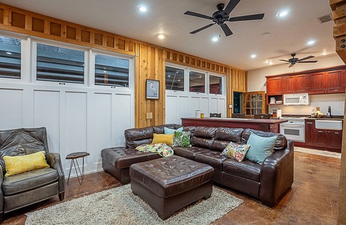 Brookeland House | Cool Breez Waterfront Getaway!