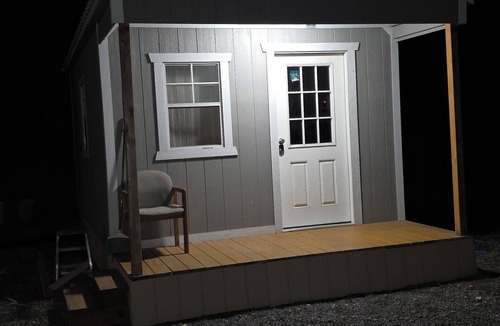 Carrolls Cabin | Cool cabin with AC in Kelso