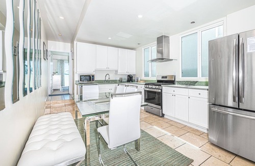 West Newport House | Cool Coastal Tri-Level Condo with Ocean Views! Right Side