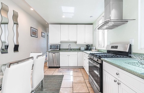 West Newport House | Cool Coastal Tri-Level Condo with Ocean Views! Right Side