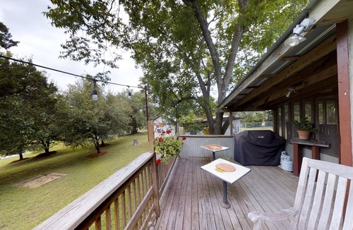 San Marcos Cottage | Cool Cottage close to Bobcat Stadium, Texas State and San Marcos River!