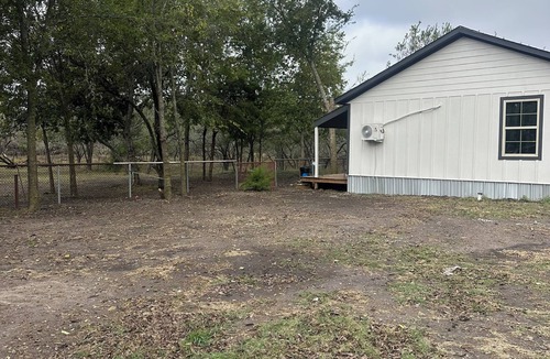 Navarro County Cottage | Cool cottage with AC in Rice