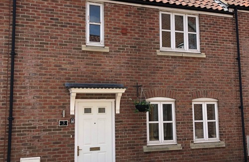 Glastonbury House | Cool, funky modern two bedroomed town house