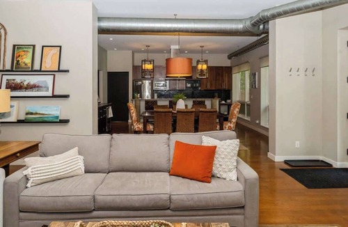 Shorewood-Tower Hills-Harbert Condo | Cool Harbert Loft Near Beach with Fire Pit