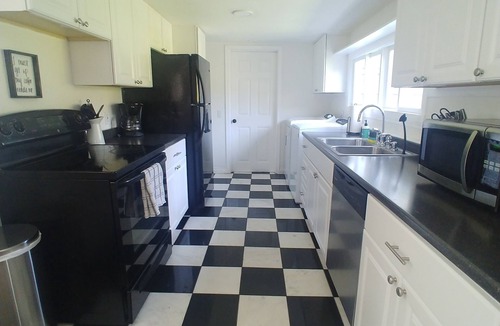 Lincoln House | Cool Mid-Century Bungalow!