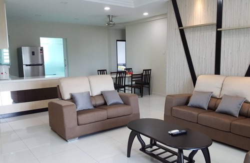 Bayan Baru Condo | Cool & Modern Condo, Penang @ 3br & 3 Baths With Free Wifi