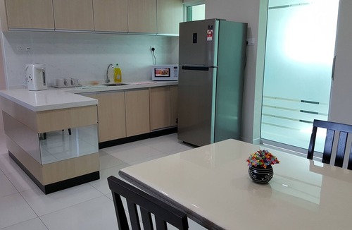 Bayan Baru Condo | Cool & Modern Condo, Penang @ 3br & 3 Baths With Free Wifi