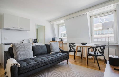 Seefeld Apartment | Cool Seefeld Studio, near Opera, 1 min to Lake, by Blueground
