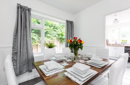 Clayton House | Cool Spot - Etihad - Coop Live