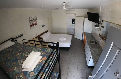 Rosslea Hotel | Coolabah Motel