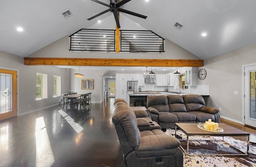 Fayetteville House | Coolhouz 6 miles form Round Top. Tx