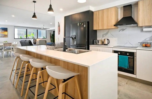 Coolum Beach Apartment | Coolum Beach - Beachside Dream - 3 B/R, 2 Bath ZF6