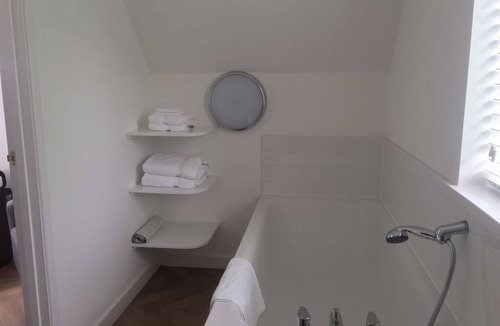 Bourton-on-the-Water House | Coombe House