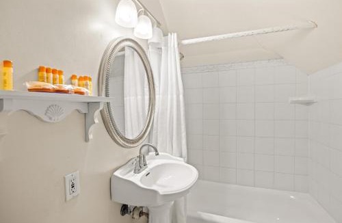 Historic Downtown Apalachicola Hotel | Coombs Inn & Suites