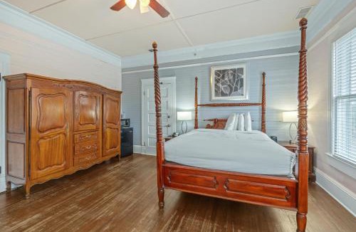 Historic Downtown Apalachicola Hotel | Coombs Inn & Suites