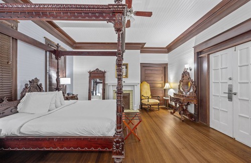 Historic Downtown Apalachicola Hotel | Coombs Inn & Suites