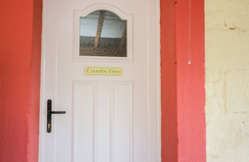 Carlisle Cottage | COOMBS VIEW, pet friendly, with open fire in Armathwaite