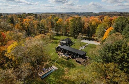 Jeffersonville House | Coop 002