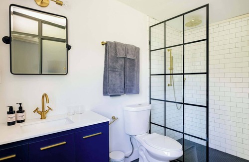 Jeffersonville Hotel | Coop 004 Summary: Wel