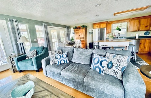 Milton House | Cooper Basin River House - 35 mins to beaches