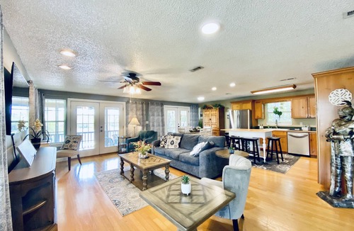 Milton House | Cooper Basin River House - 35 mins to beaches