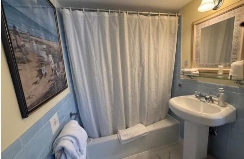 West Dover Hotel | Cooper Hill Inn