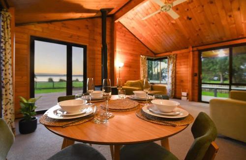 Holdens Bay House | Cooper's Lakeside Cabin