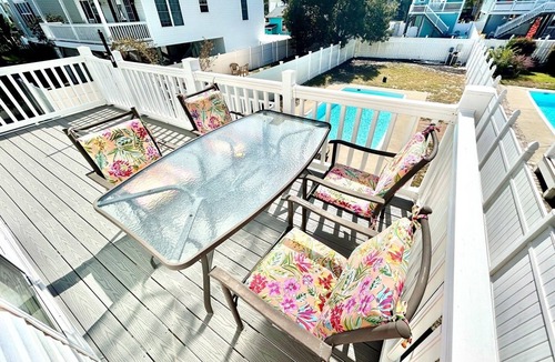 Surfside Beach House | Cooper's Lighthouse 4 Bedroom Home by RedAwning