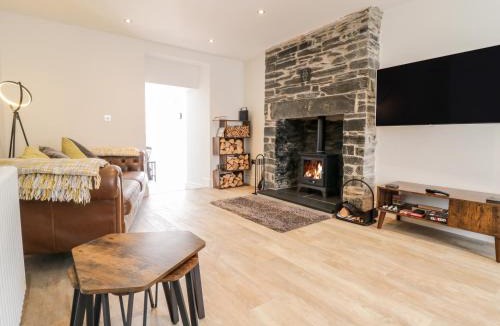 Dolwyddelan House | Cooper's Rest Gorffwysfa Coopers