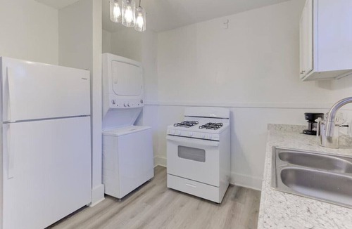 Cooper-Young Historic District Apartment | Cooper Young Charm: Newly Remodeled Retreat