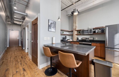 Peoria Apartment | Cooperage 214 | Mid-century 1BD Loft | Peoria
