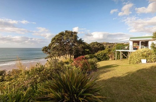 Coopers Beach Cottage | Coopers Beach Retreat-Tui cottage, a modern kiwi beachfront bach. Pet Friendly