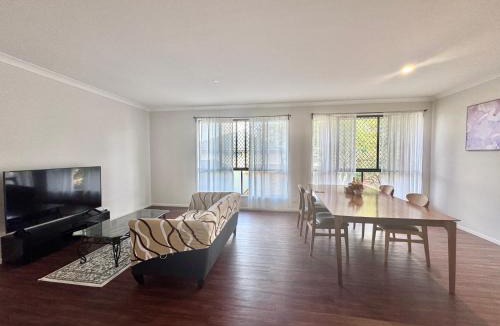 Coopers Plains House | Coopers Plains Retreat Maple Share House