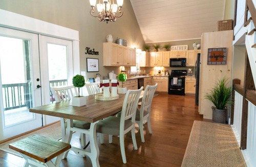 Ellijay Cabin | Coosawattee-2 King Beds, Hot Tub, Pool Table, Fire Pit, Arcade, Resort Amenities