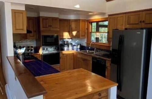 Copake Lake Ski Chalet | Copake Lake chalet with indoor pool